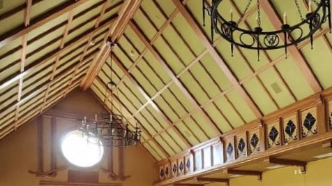 Vaulted ceiling and round window